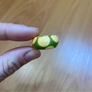 Bakelite Green w/ Creamy Corn Polka Dot Art Deco Vintage Retro Rare Ring